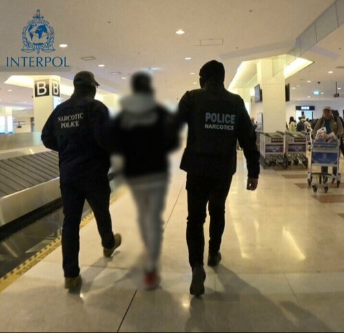 Хар тамхины хэрэгт шалгагдаж байхдаа оргосон иргэнийг албадан авчирлаа